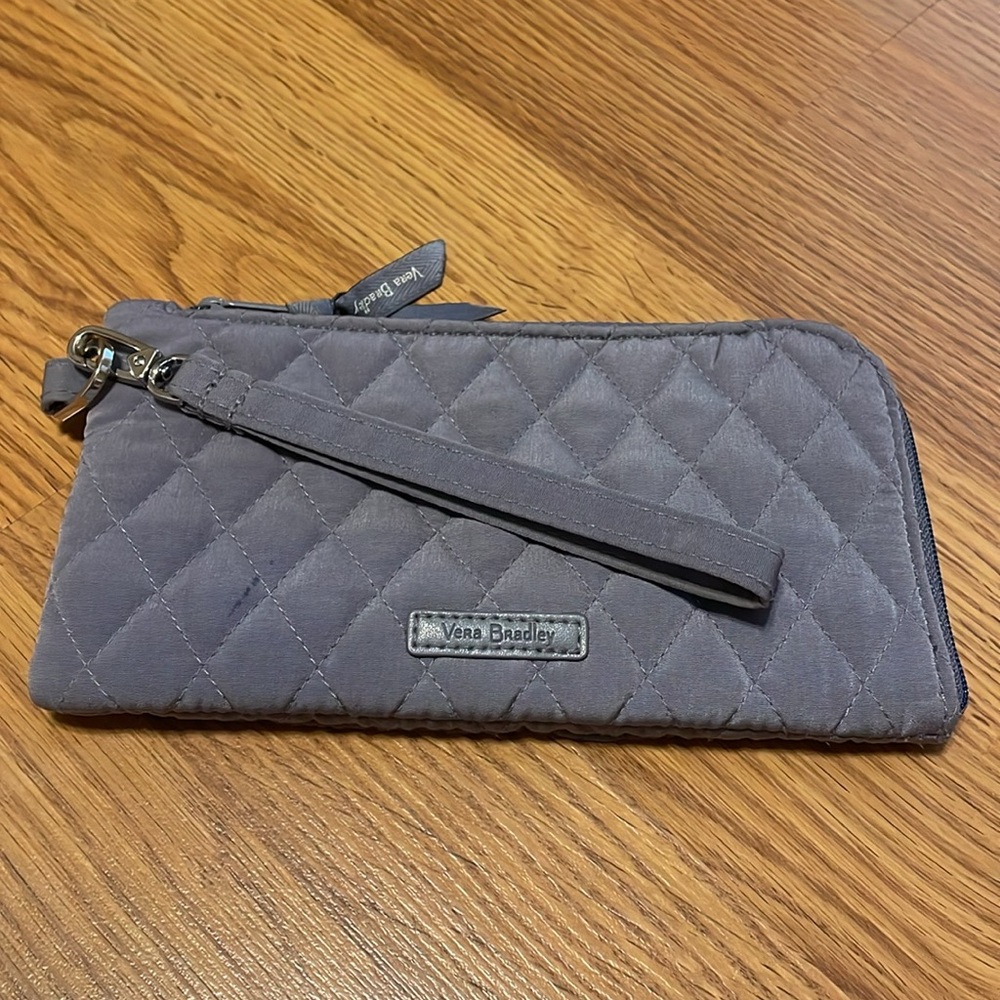 Vera Bradley Zippered Wristlet. Quilted Gray. EUC